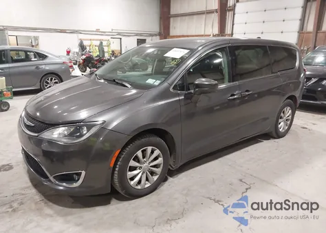 2019 Chrysler Pacifica Touring Plus z USA, uszkodzony, nr VIN 2C4RC1FG0KR702045